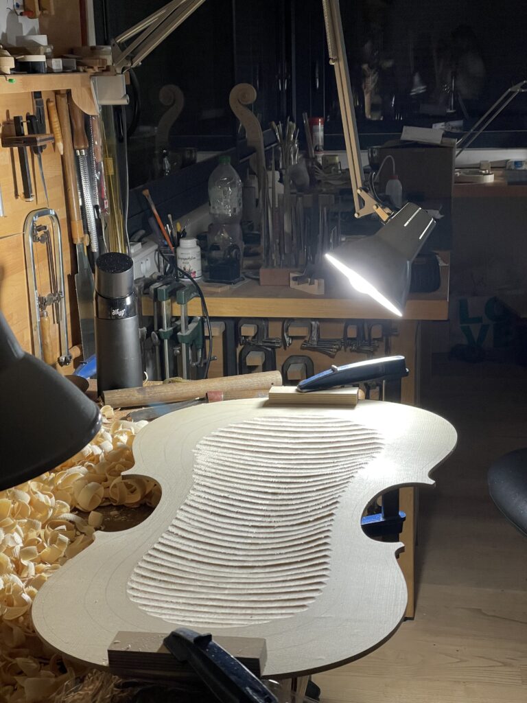 ébauche d'une table de violoncelle de robin villard luthier